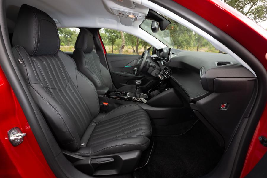 Интерьер Peugeot 208 2019 года  (WW) (фото 37 из 41)